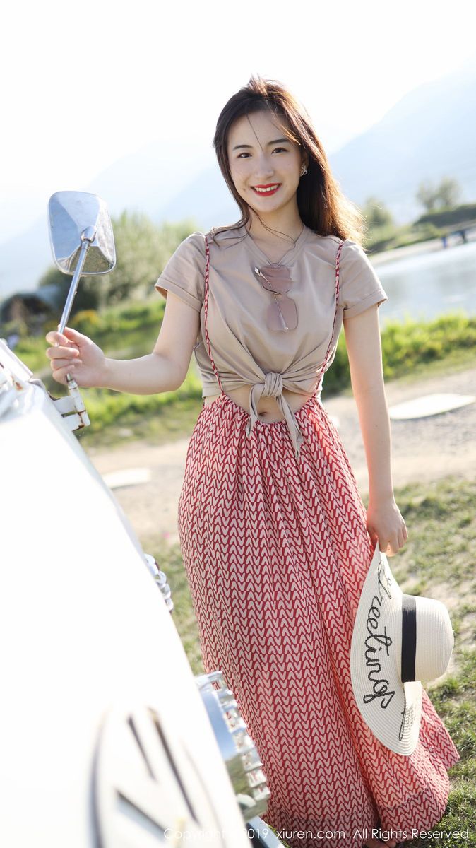 秀人网美女模特艺儿拿铁室外清新甜美风格系列气质写真-写真坊