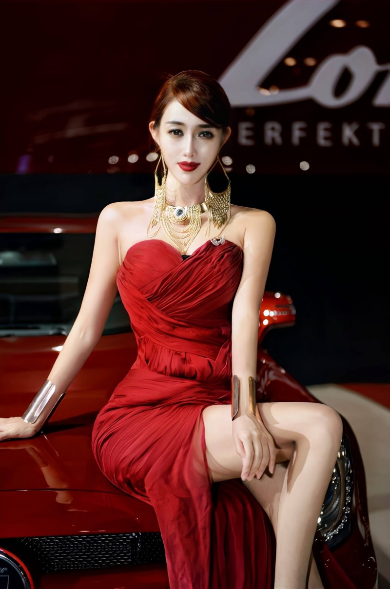 人气车模王黛施Queenly完美身材玛莎车展现场美图-写真坊