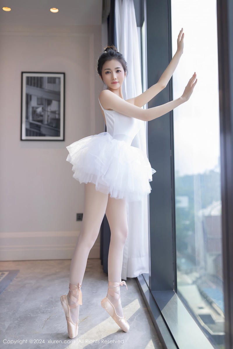 秀人网新人模特鱼尾fish白色芭蕾服搭配白色丝袜性感写真-写真坊