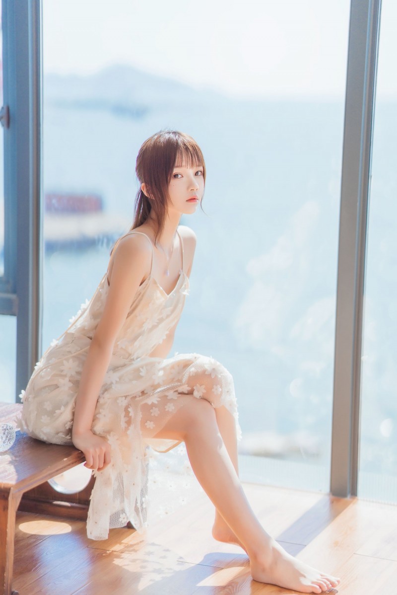 网络红人桜桃喵白色吊带长裙阳光系列户外写真-写真坊