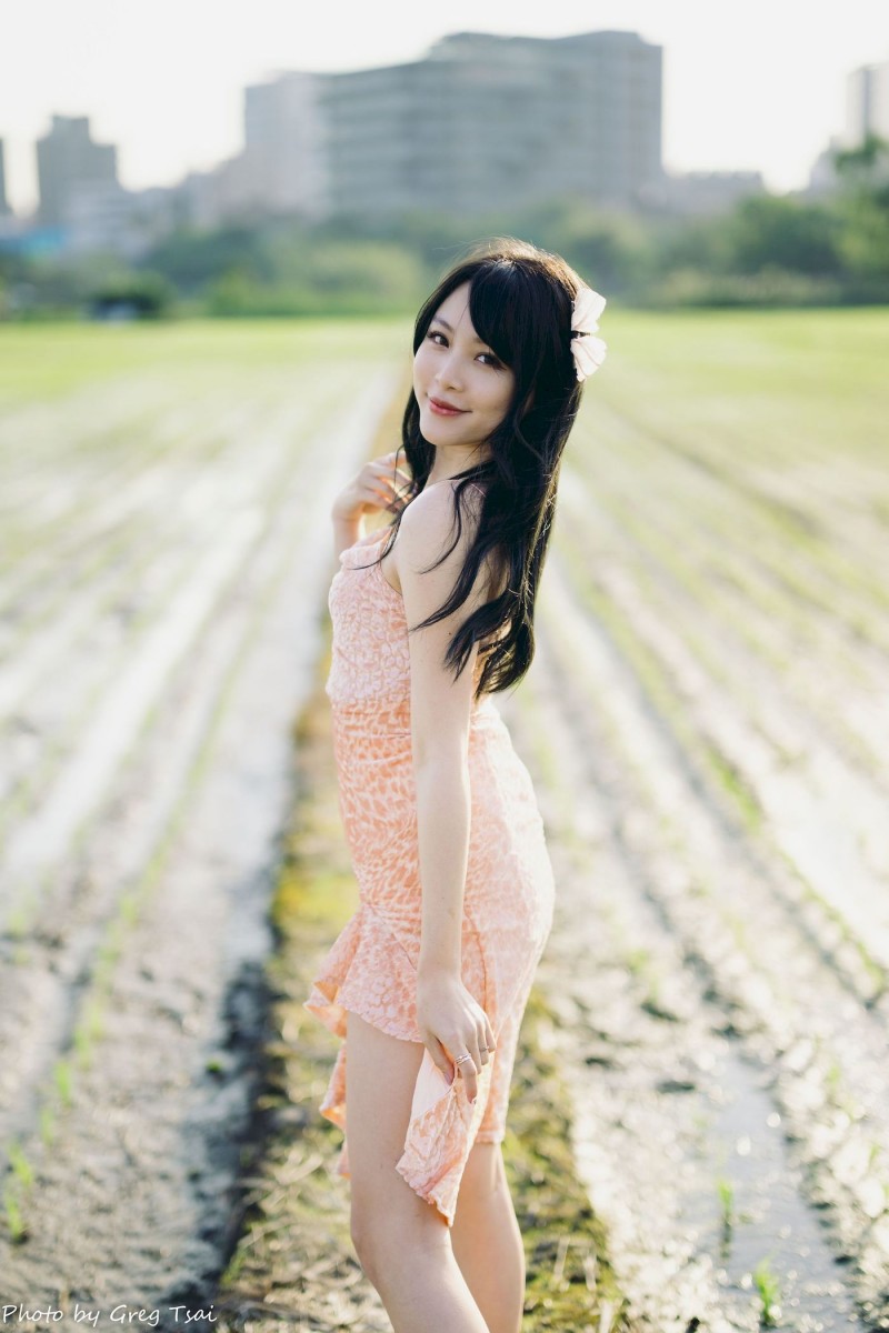 户外美女Ashley暖色连衣裙人比花娇阳光系列写真-写真坊