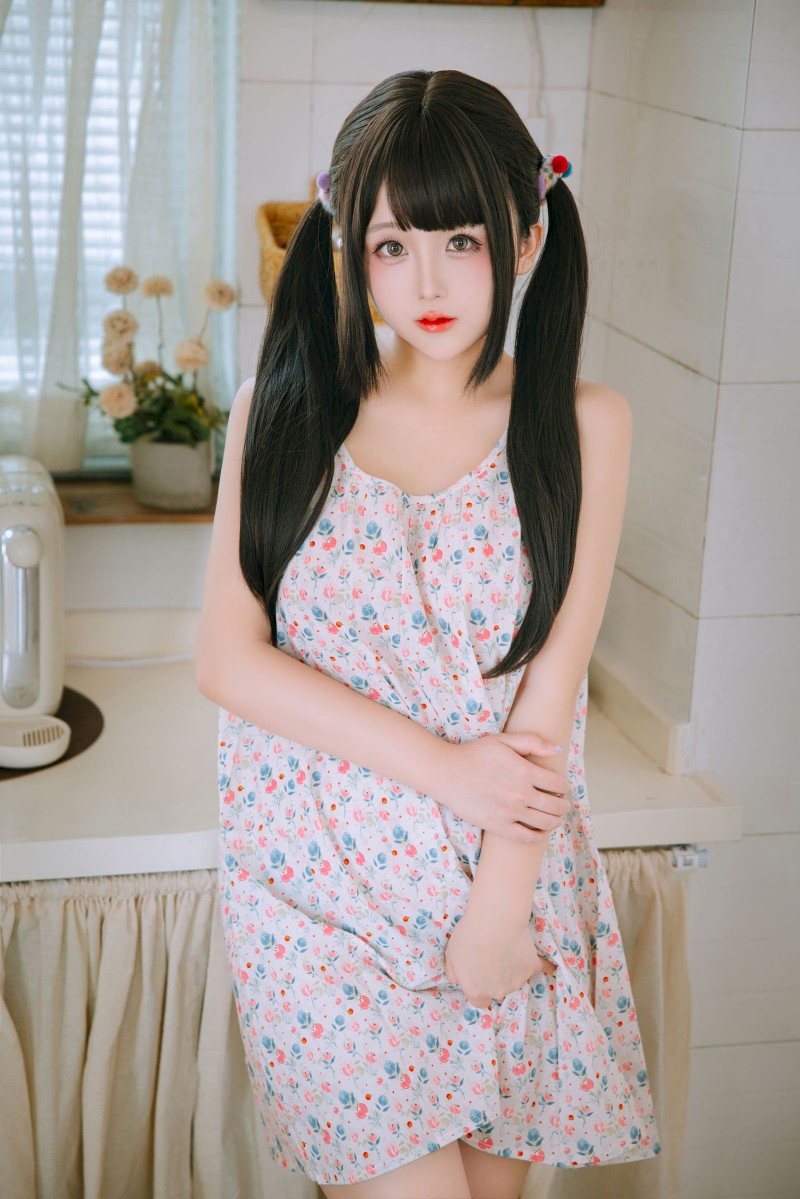 软妹子日奈娇双马尾碎花吊裙青春甜美裙装美图-写真坊