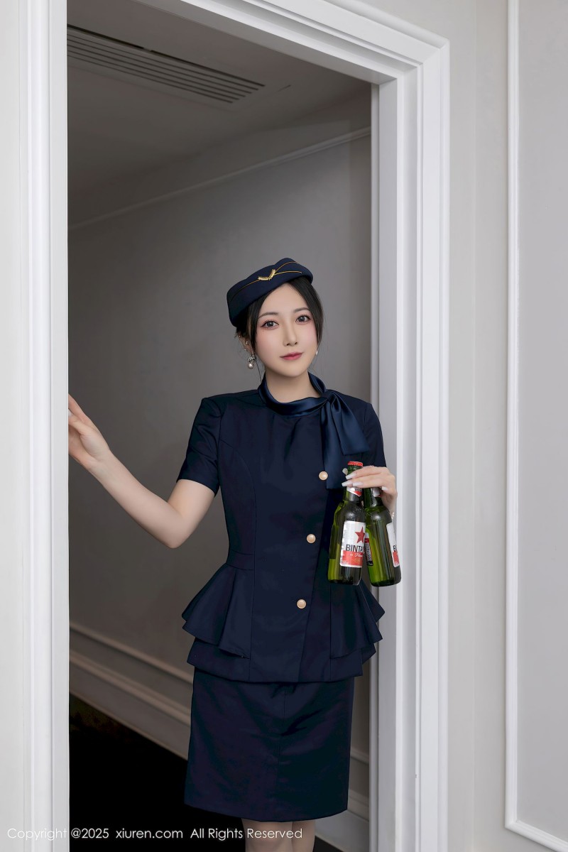 秀人网模特鱼子酱Fish空姐制服灰色丝袜印尼旅拍-写真坊