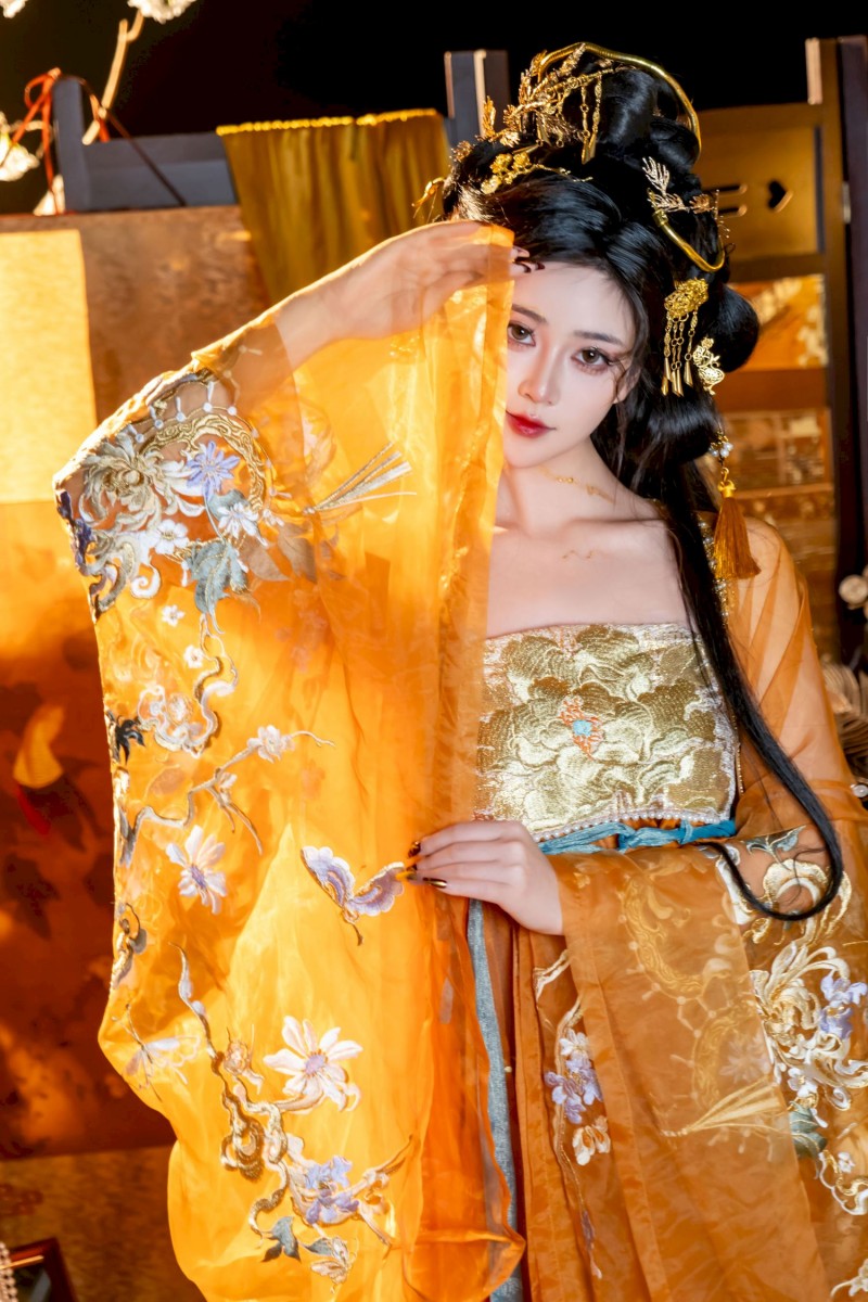 粉嫩美女Nnian身穿金蛇汉服国风大典贺岁篇写真-写真坊