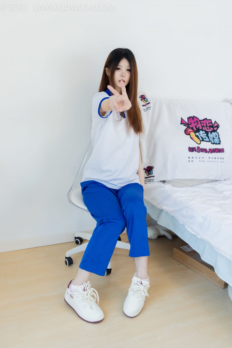 物恋传媒腿模曲奇清纯校服着装白短棉袜裸足写真-写真坊