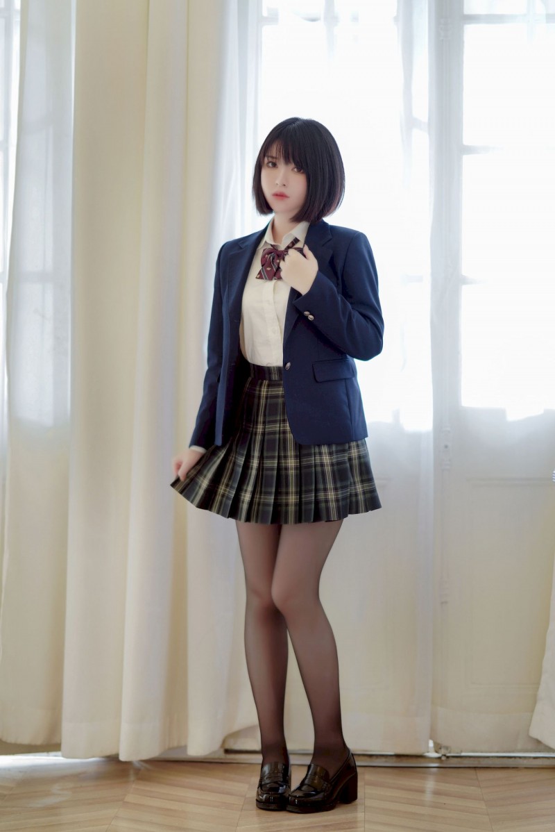 短发美女半半子_黑丝JK制服彼女の主题性感写真-写真坊