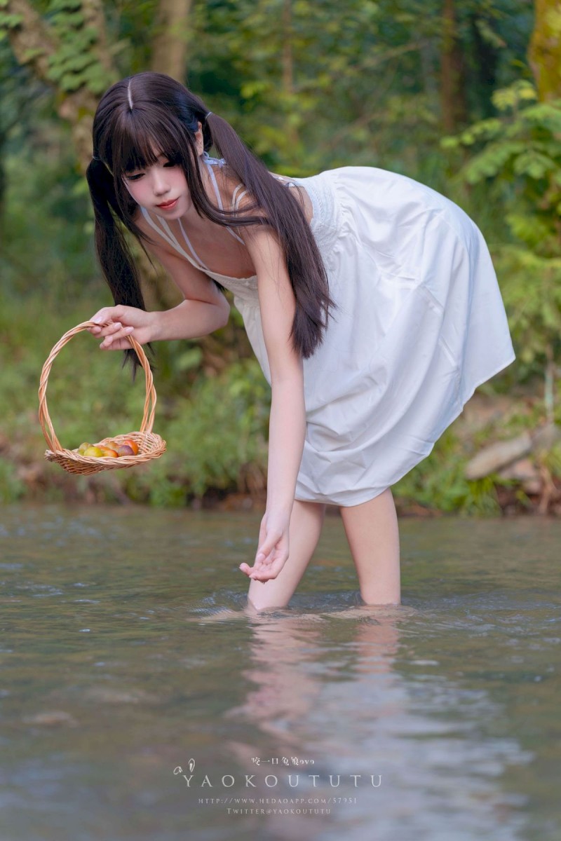 咬一口兔娘白裙双马尾清纯风溯溪之夏主题写真-写真坊