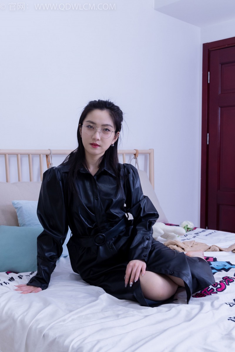 物恋传媒冰山美人川川黑丝美腿黑色皮衣冷艳写真-写真坊