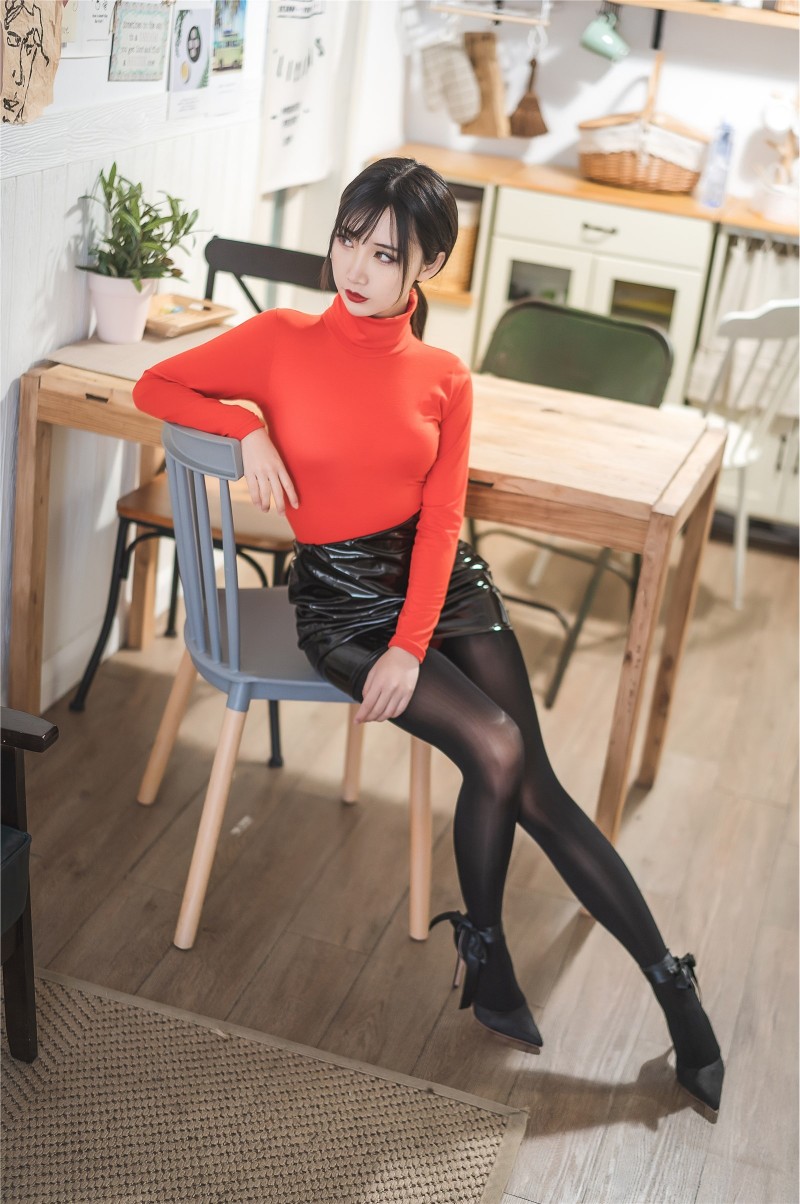面饼仙儿 – NO.150 皮裤连体红毛衣-写真坊