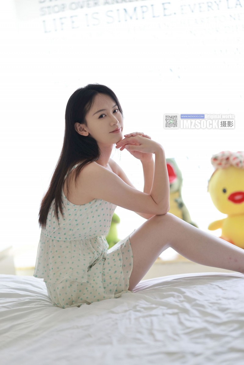MZSOCK爱美足梦瑶吊带睡衣轻握毛绒兔子玩偶写真-写真坊